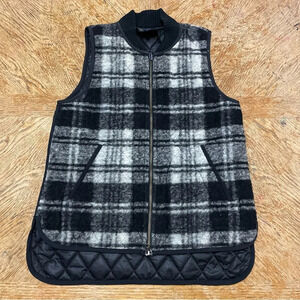 Madewell Reversible Vest in Copeland Plaid Size X Small Black and White.